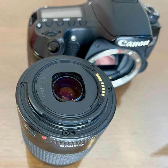 Canon EOS 60D Digital SLR Camera, Zoom Lens EF 80-200mm, 2-Batteries, Charger - Picture 9 of 17